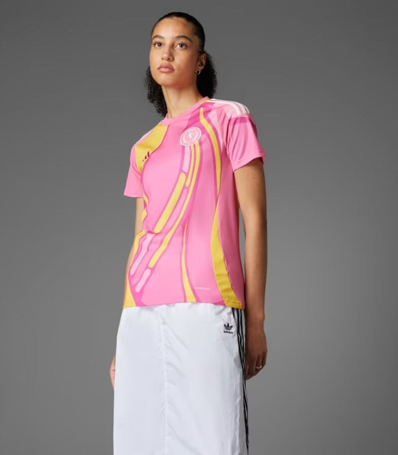 scotland 2025 away kit in pink and yellow